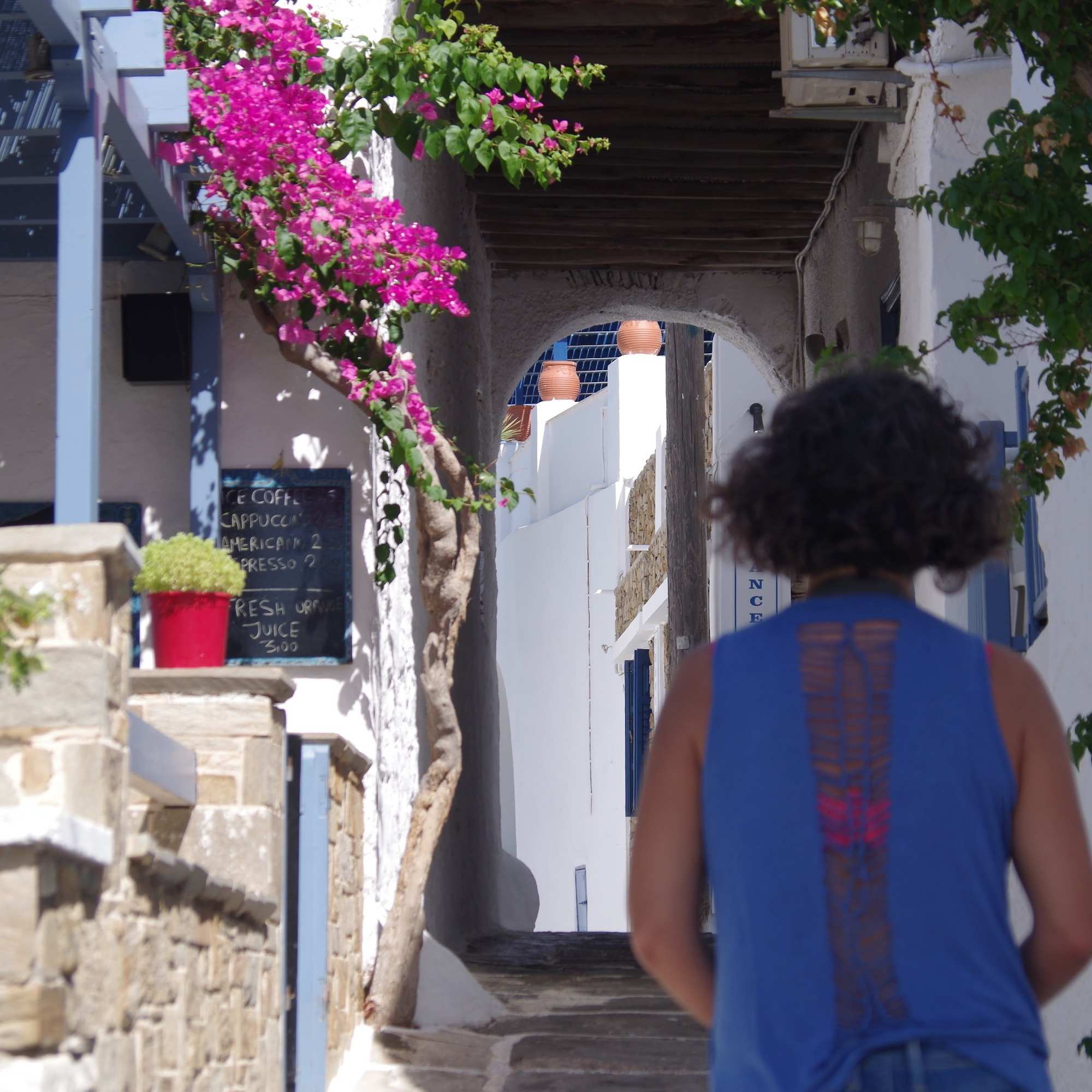 walking in the alleys of Chora Ios